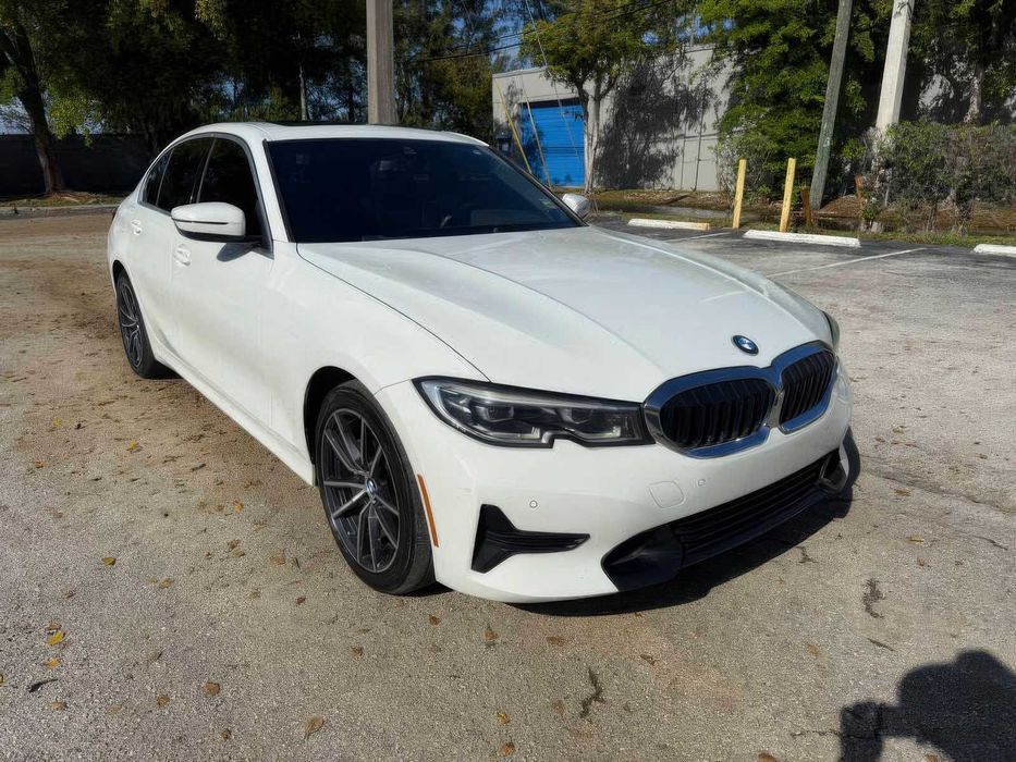 BMW 330i      2020