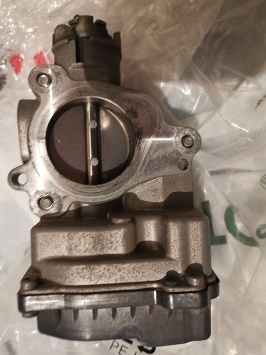 Przepustnica i cewka Peugot 1007 silnik 1,4 75km