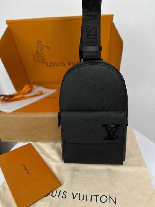 Кожаный слинг Louis Vuitton плечевая сумка LV черный рюкзак ЛВ c822