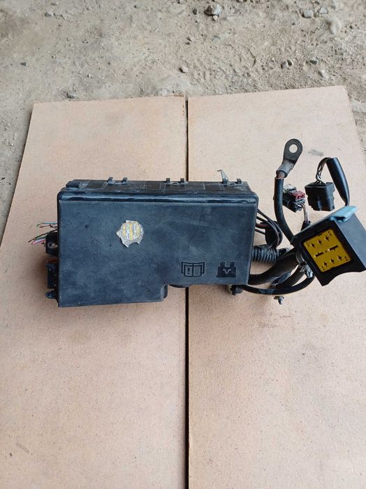 Блок запобіжників до Мазди 3 бк