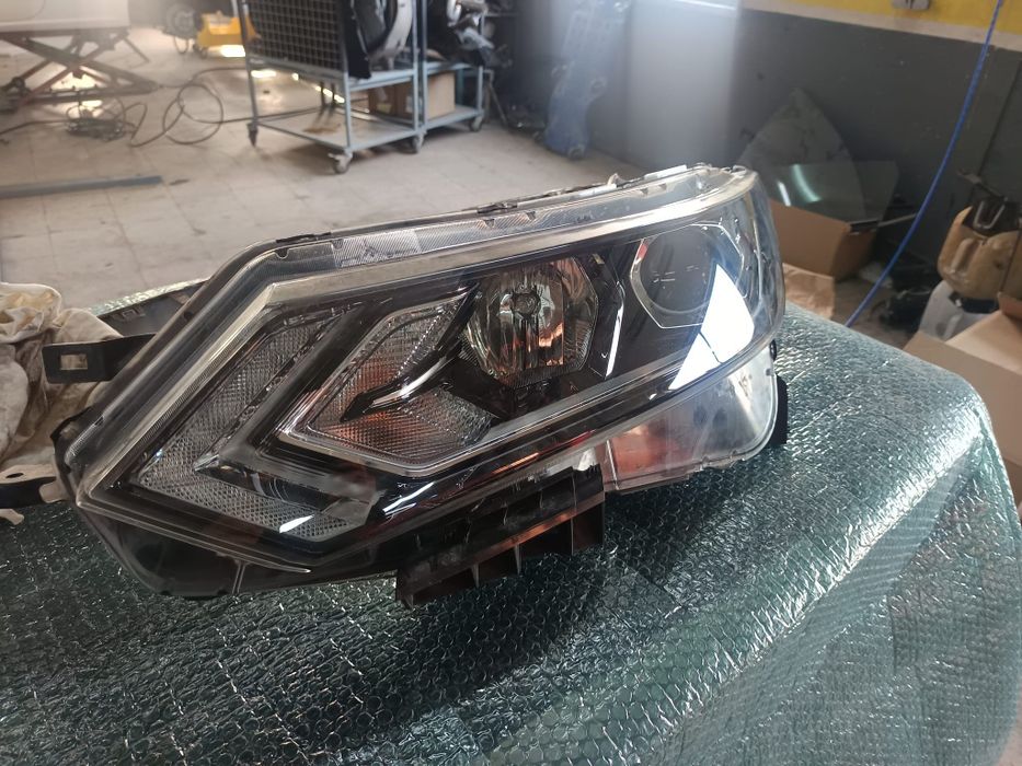 Farol Esq Nissan qashqai