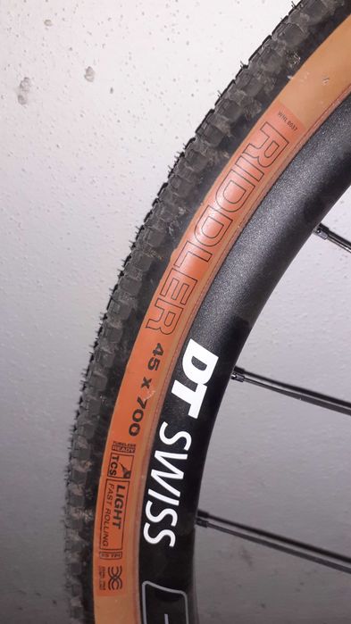 Roda bicicleta DT Swiss frente com disco gravel/ciclismo