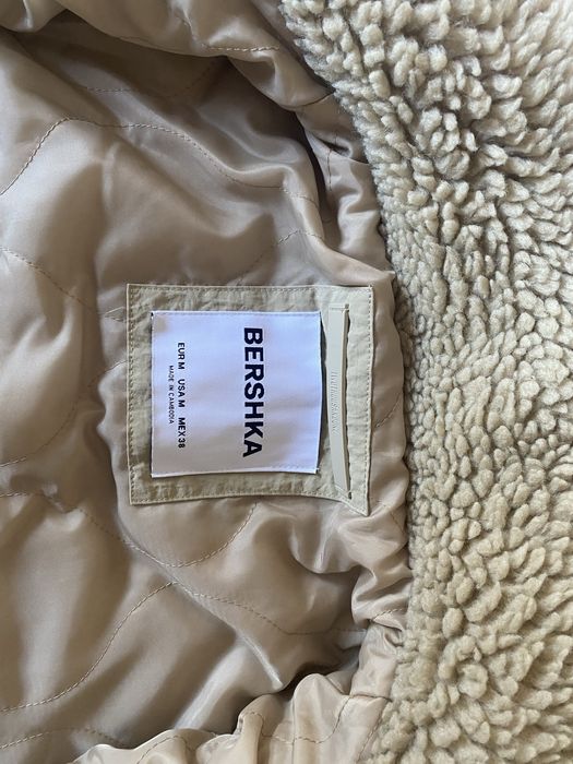 Casaco quente pelo Bershka NOVO com etiqueta tamanho M