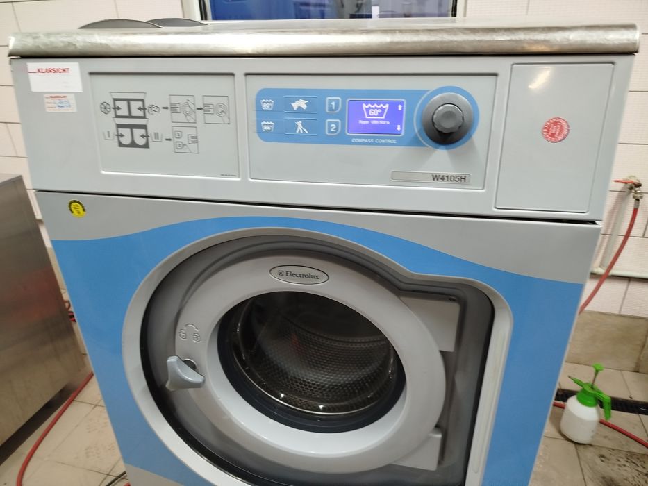 Професійна пральна машина Electrolux W4105H.