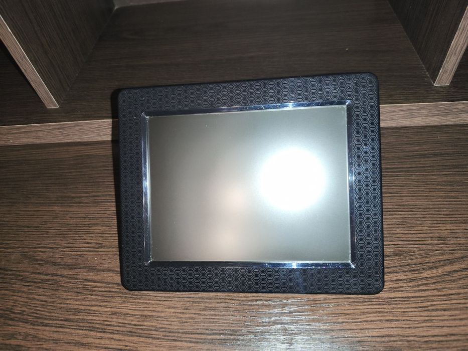Цифрова фоторамка Transcend PF830 8" з підтримкою фото, музики та відео
Опис: