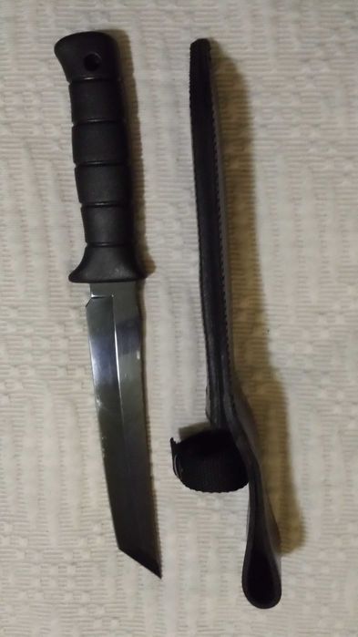 Faca tática estilo militar