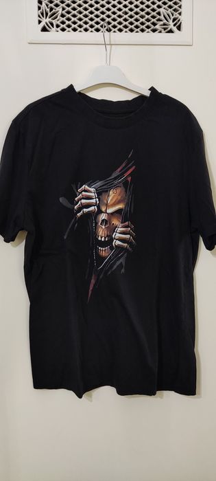 T-shirt com caveira
