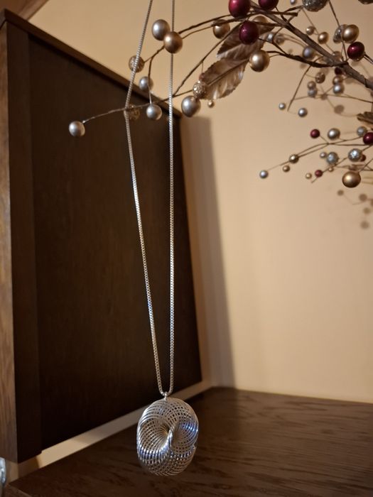 Wisiorek długi lancuszek