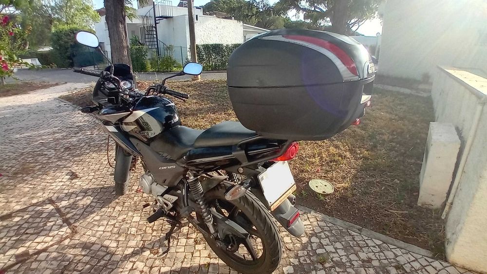 Honda CBF125 em excelente estado