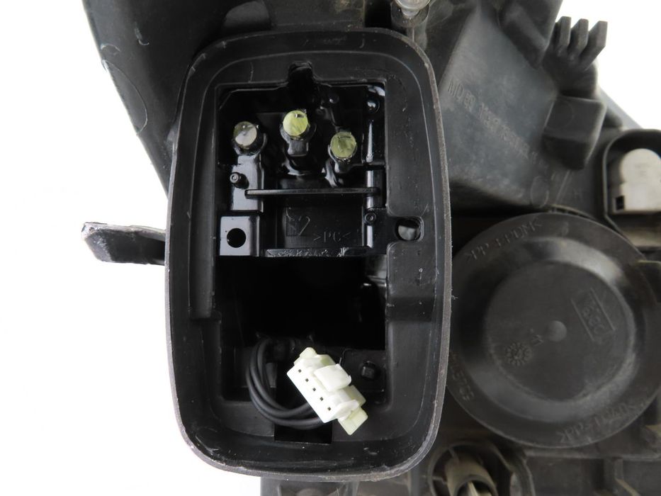 Farol Normal Renault Megane Iv Grandtour Ref: 260602792R 2015 - 2026