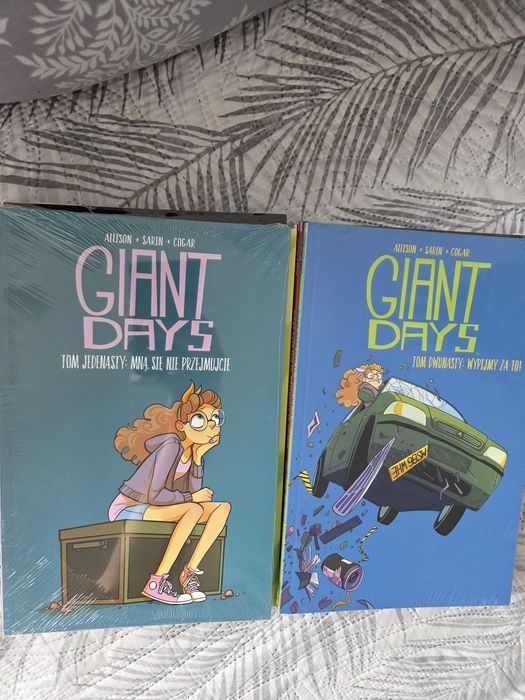 Komiks Giant Days Cała Seria  14 Tomów..