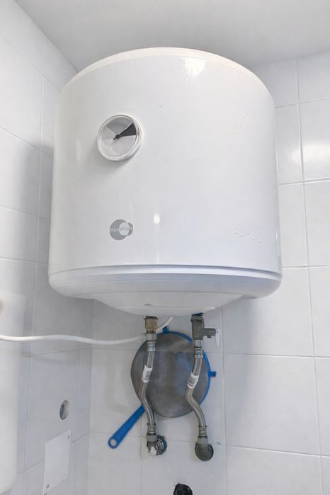 Vendo termoacumulador elétrico marca Equation, capacidade 30 litros.