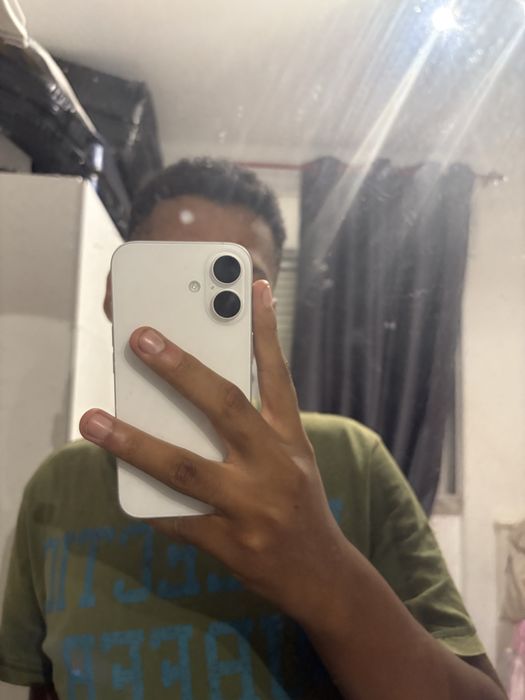 Iphone 16 128Gb cor branca