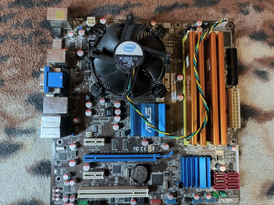 Материнська плата Asus P5Q-EM, пiд процессор Intel