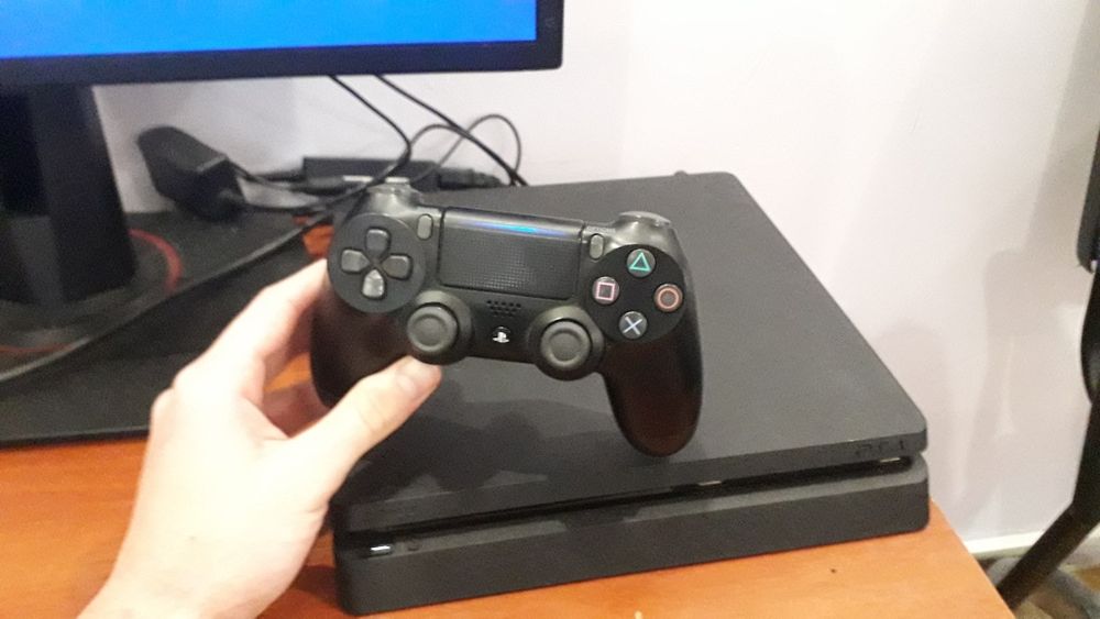 Playstation 4 slim 1TB