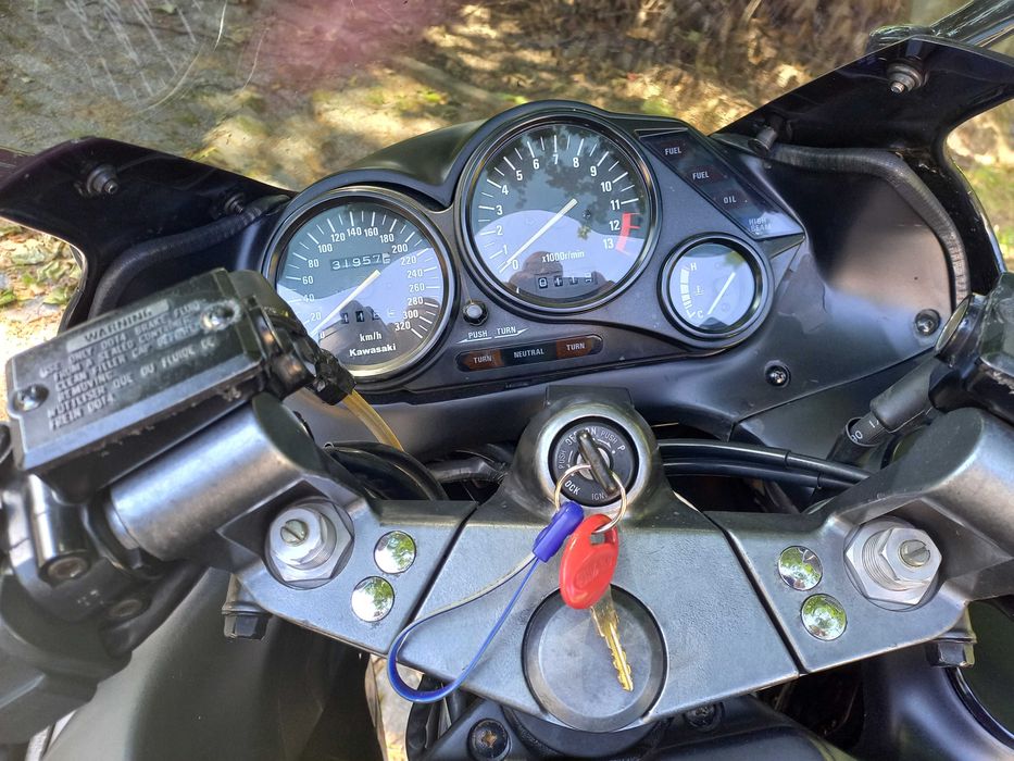 KAWAZAKI ZZR 1100 como nova