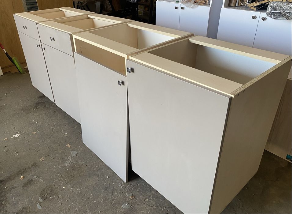 Кухонний гарнітур. Довжина 2.25 м. Верхня та нижня секціі.