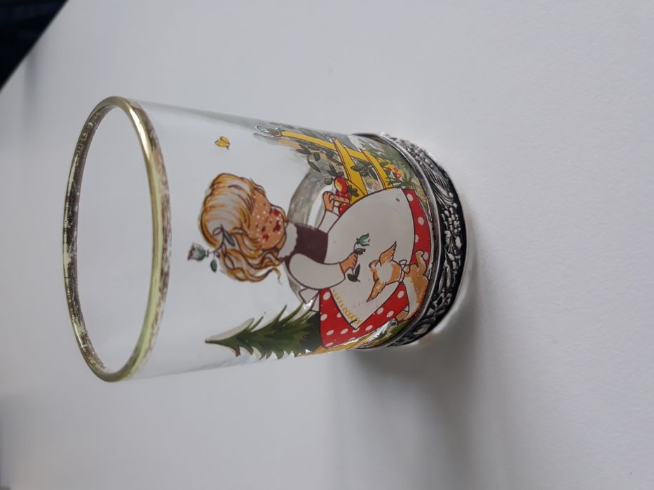 Copo batizado com base em prata