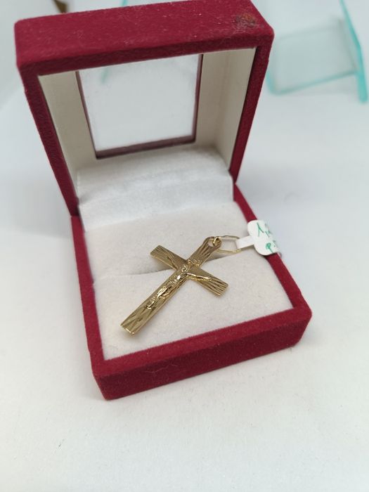 Złoty krzyż z Jezusem złoto 585