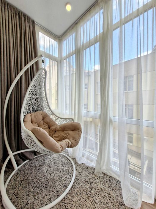 Оренда 1к+ кухня-вітальня в новому будинку! 5 хв. від метро Печерська!