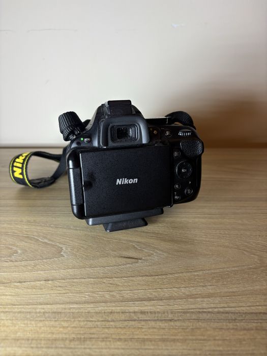 Nikon D5200 18-105mm VR - майже новий стан (чохол у комплекті)