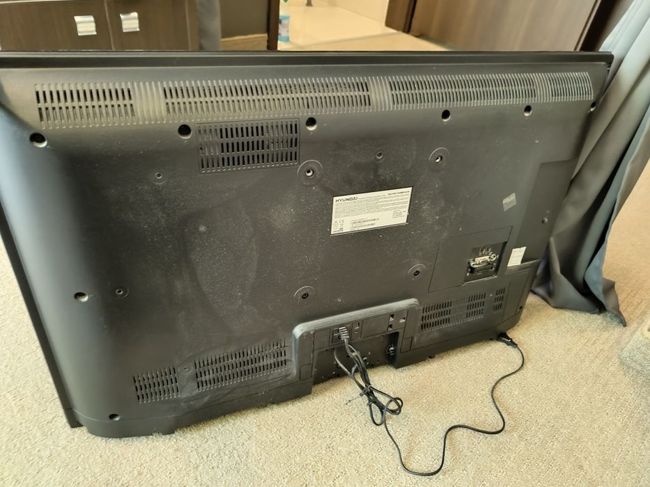 Telewizor Hyundai 40 cali uszkodzone podświetlenie matrycy.