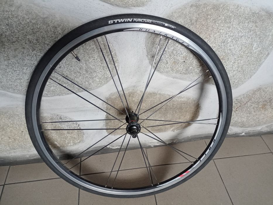 Koło szosowe przednie