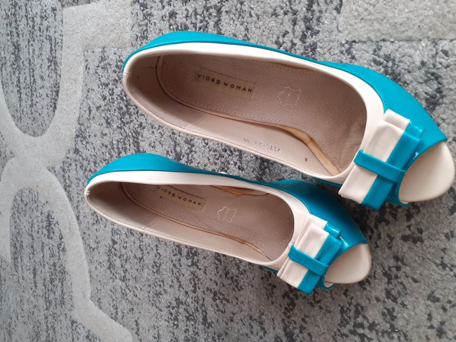 Szpilki morskie na koturnie rozmiar 38