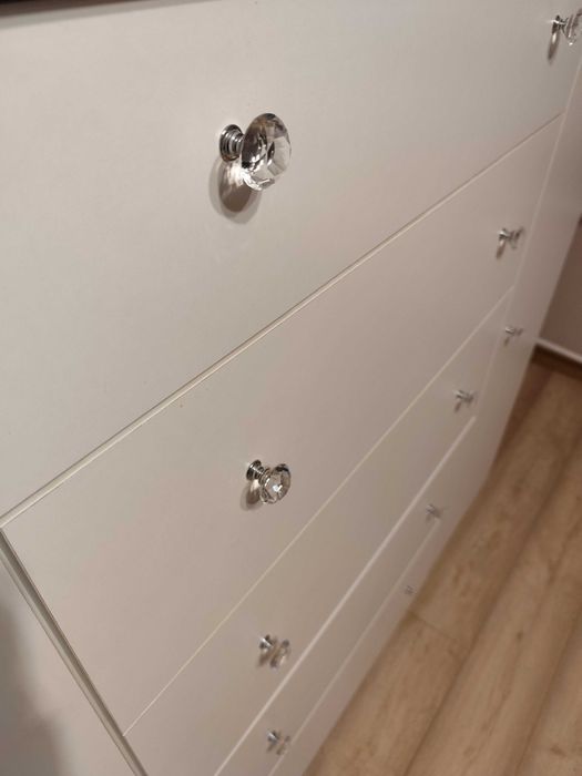 Sprzedam białą komodę
