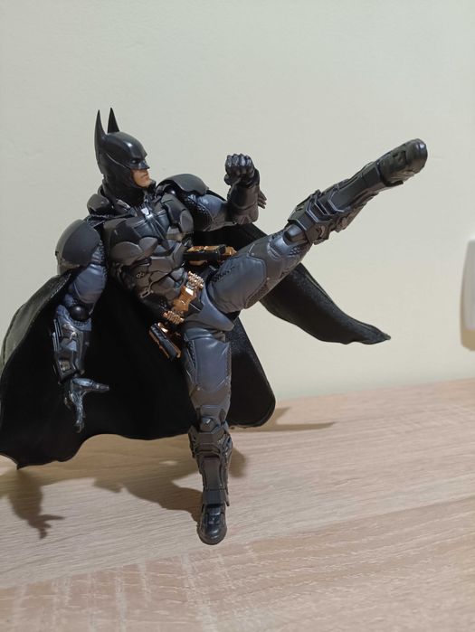 Подвижная фигурка  Бэтмен. Revoltech.