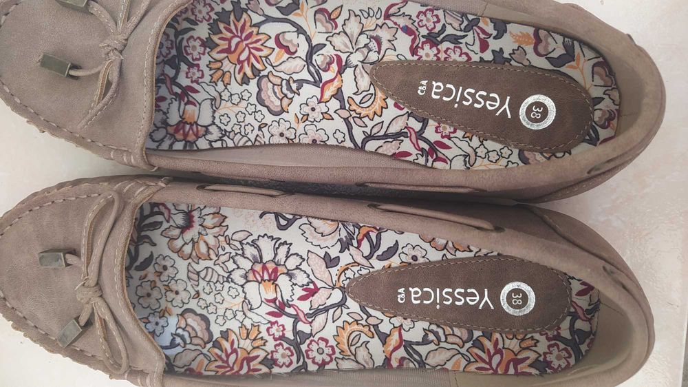 Sapato mocassim em pele