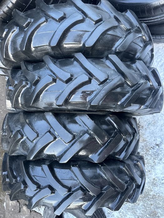 Шини 8.00 R20 Pireli Італія , резина тракторна ялинка