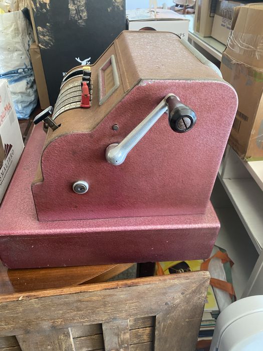Antiga Caixa Registadora Marca ‘Tura’. Para decoração.