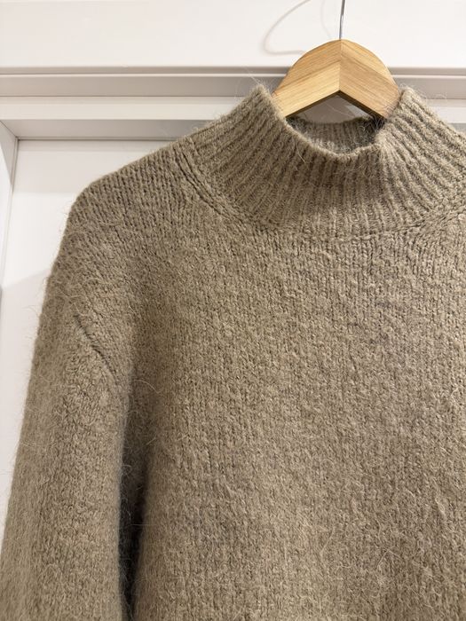 бежевий жіночий светр zara M