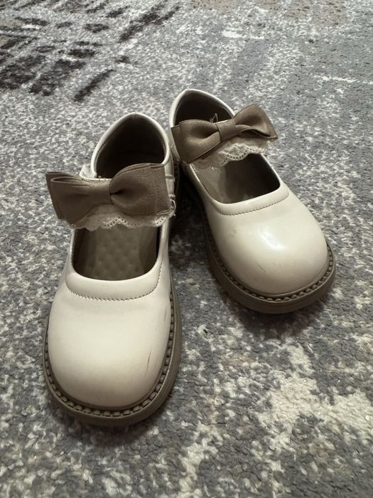Туфельки для дівчинки
