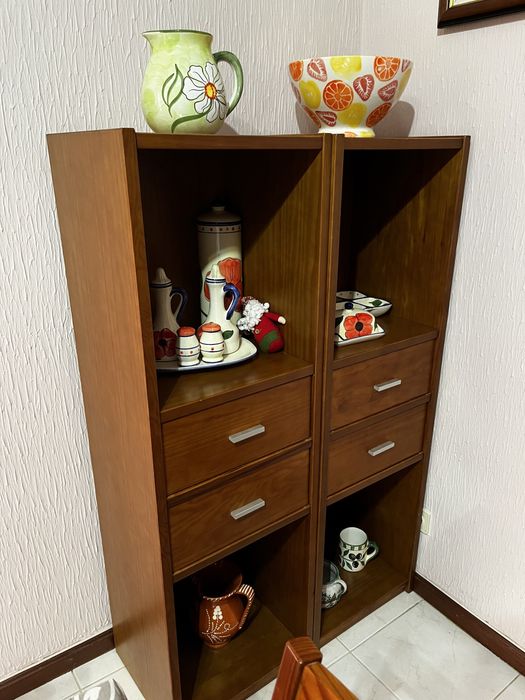 Conjunto de moveis com gavetas