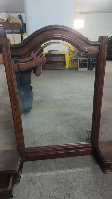 Espelho antigo com duas gavetas