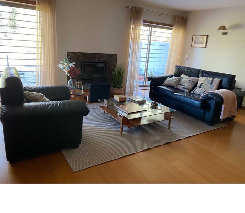 Sofa cama e poltrona em couro natural