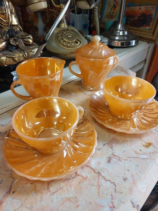 Conjunto de chá da icónica marca Anchor Hocking Fire-King americano