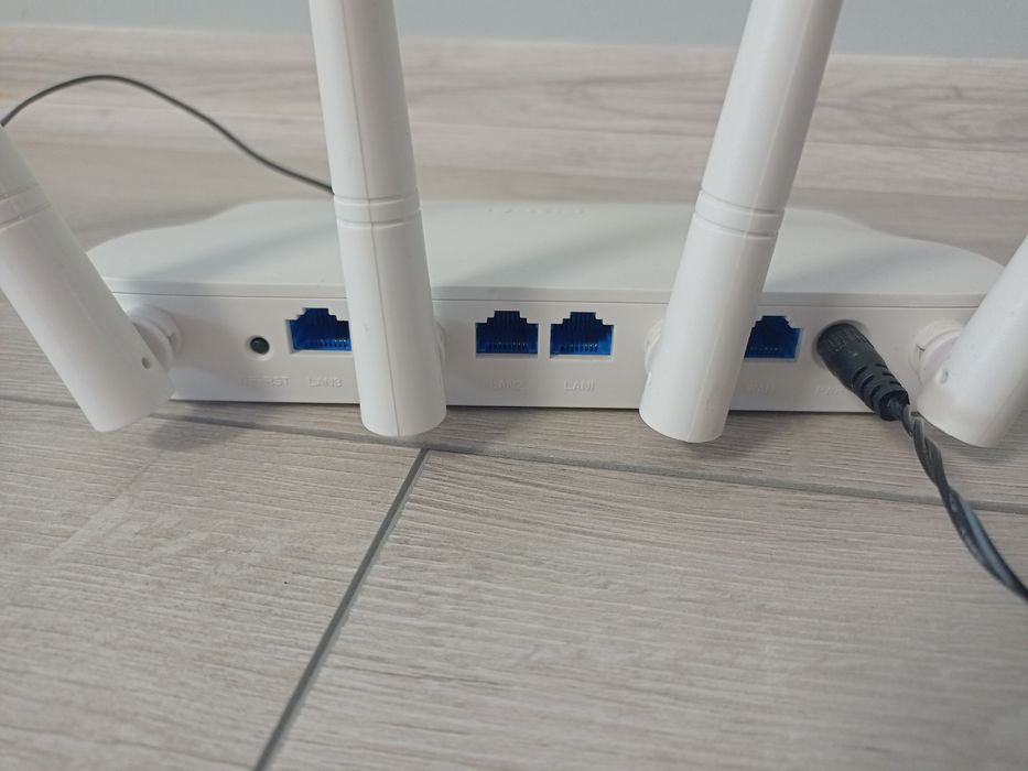 Routery bezprzewodowe Tenda F6 i F3 / TP-LINK