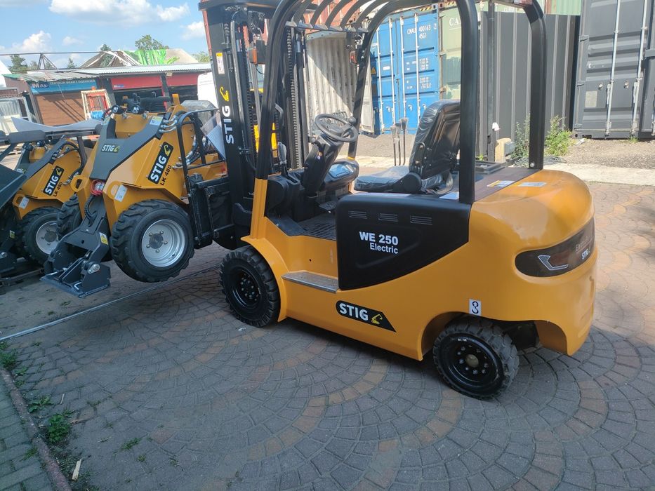 Wózek widłowy elektryczny 2,5 t triplex