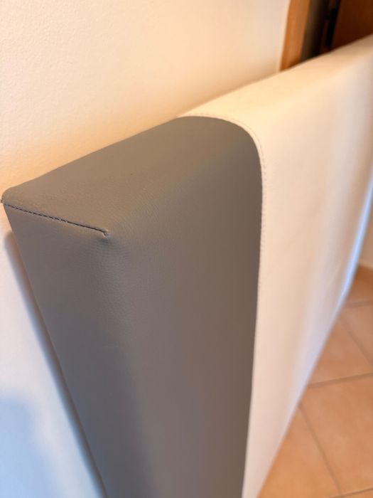 Moldura de cama como nova