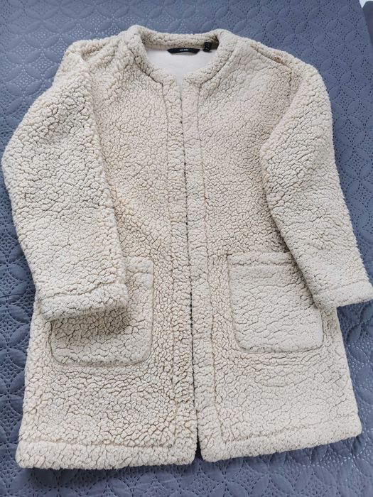 Beżowy płaszczyk baranek