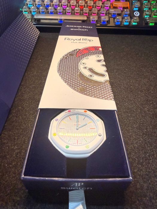 AP x Swatch Huit Blanc SSX03W100N stan idealny