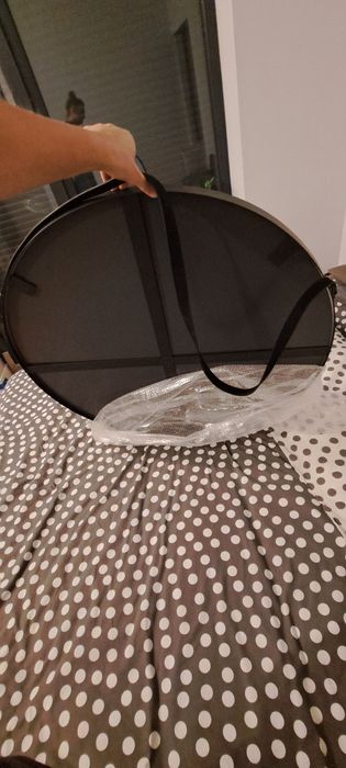 Lustro okrągłe 80 cm czarne na pasku Perito