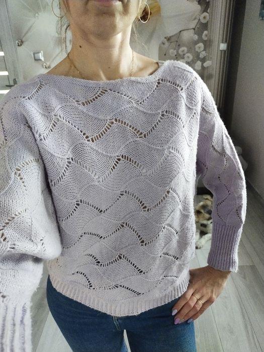 Liliowy ażurowy sweterek