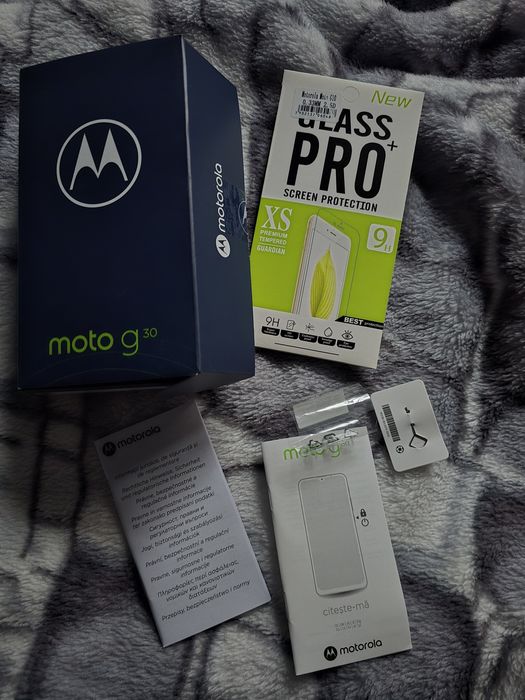 Motorola moto g30 szkło na ekran i pudełko