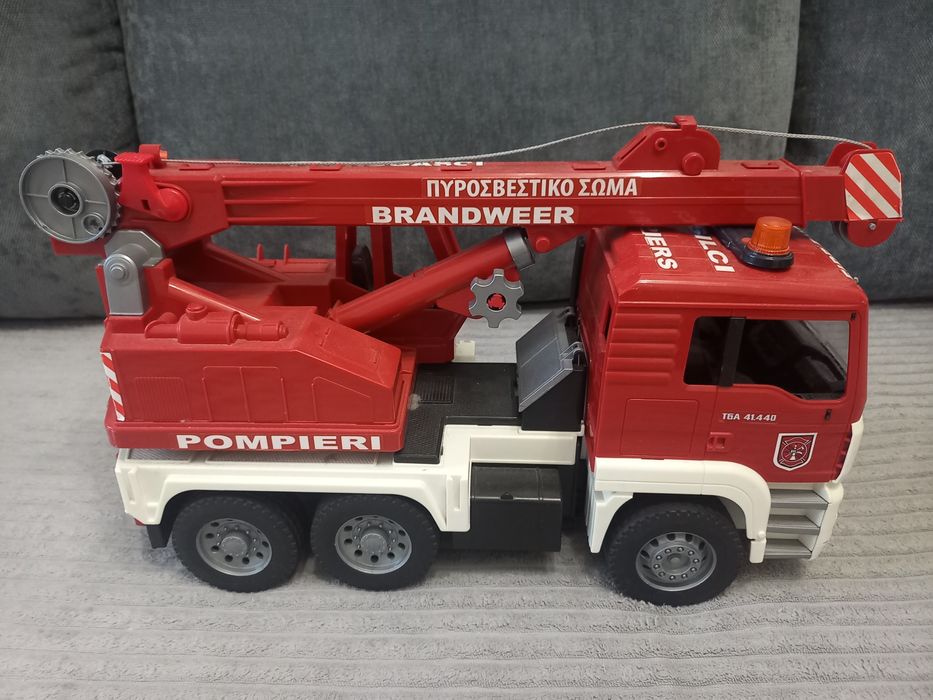 Машинка вантажівка кран автокран MAN від Bruder