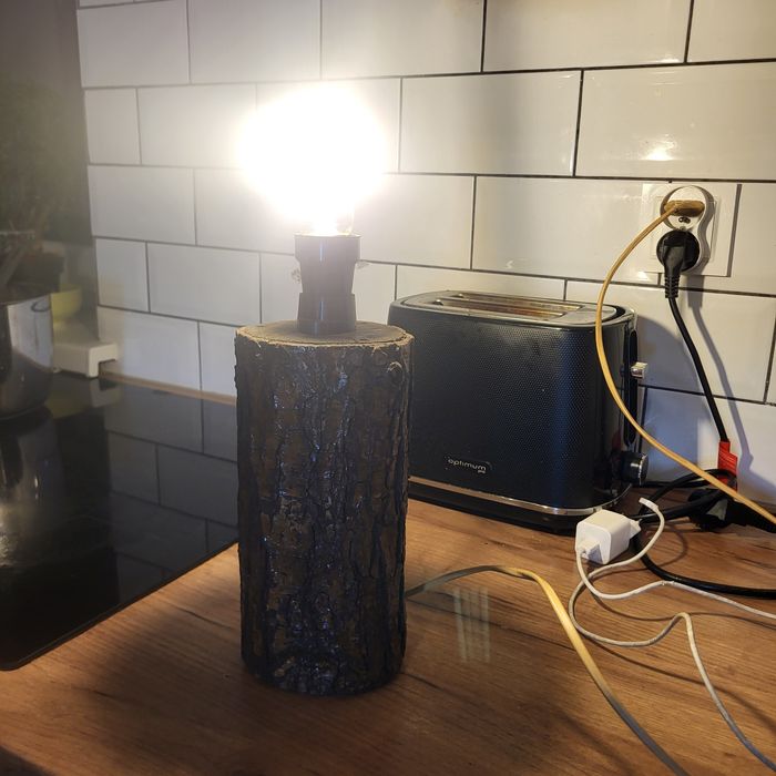Stara lampka z kawałka drewna ¹⁸⁰