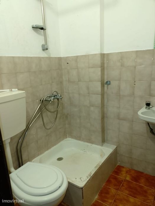Apartamento T4+1 em Rés-do-chão — Bom estado.
